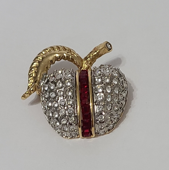 Vintage BUTLER Deco Silver Gold Tone Rhinestone Apple Brooch Pin Teacher Gift - Picture 8 of 14
